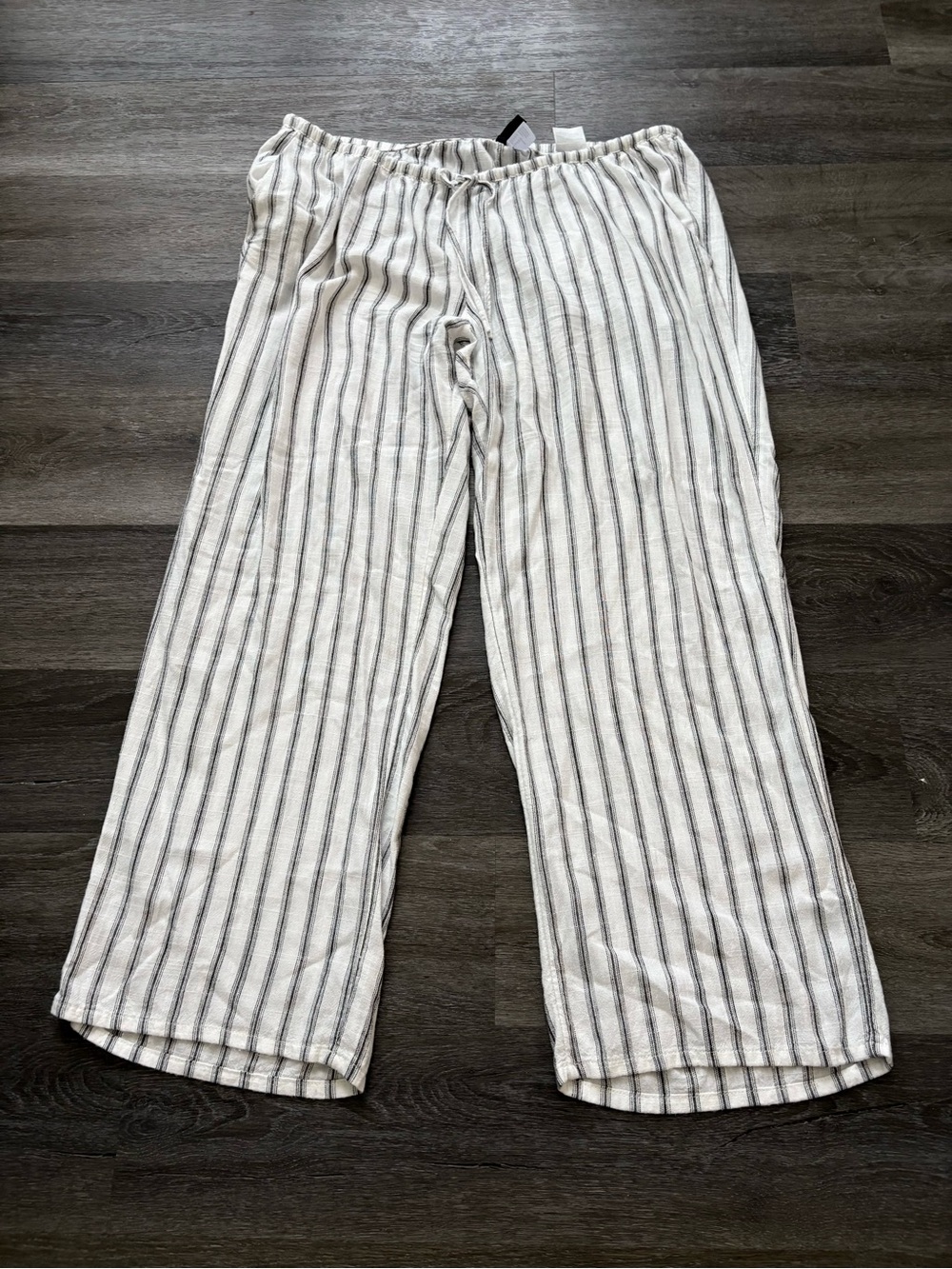 Striped Elastic-Waist Wide-Leg Pants in White and Gray